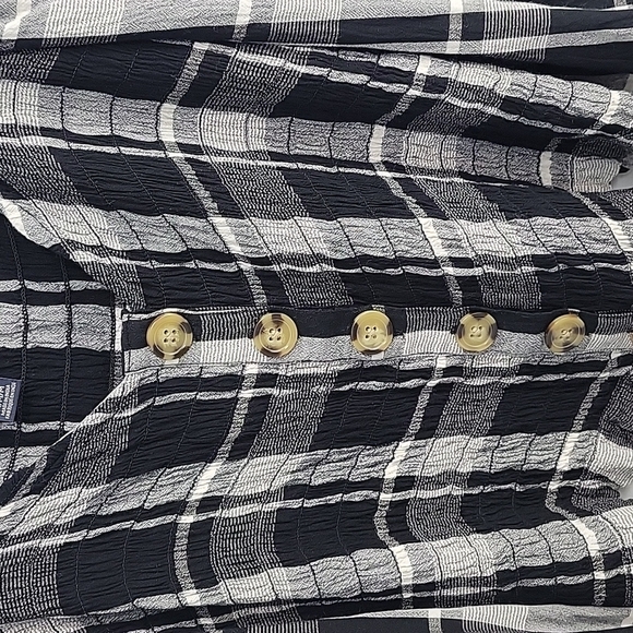 American Eagle Smocked Crop Top Black & White Plaid Balloon Sleeve Button Front - Picture 4 of 7